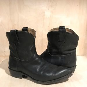 Frye Billy Short Boot in size 9